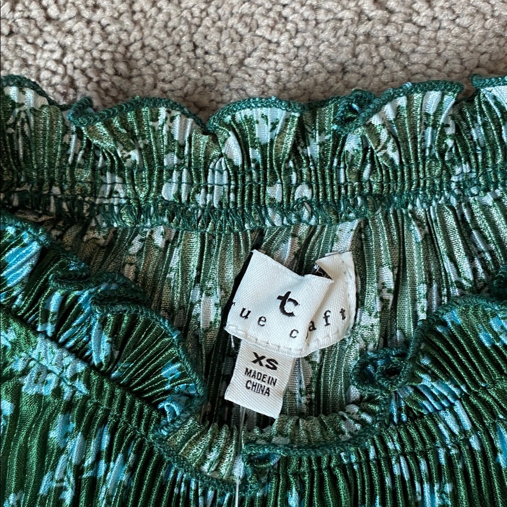 NWT True Craft Green Floral Smocked Mini Dress Long Sleeve Boho SIZE XS - Picture 2 of 6